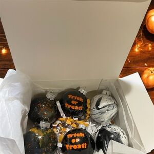 Halloween Trick or Treat Ornament Set